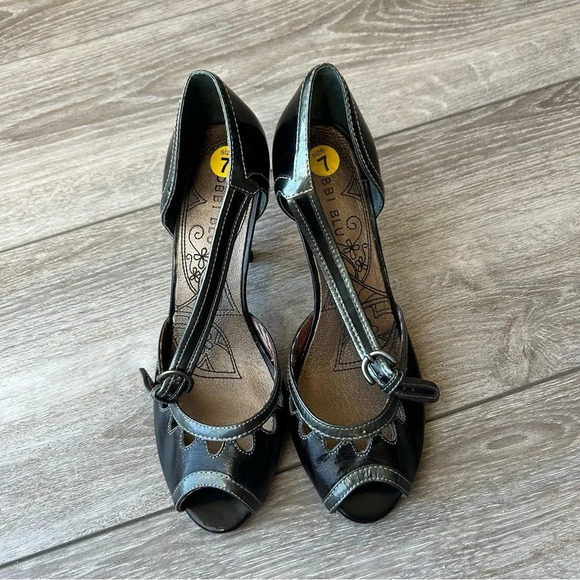 Bobbi Blu Strappy Shiny Leather Peep Toe Pumps - Picture 2 of 15